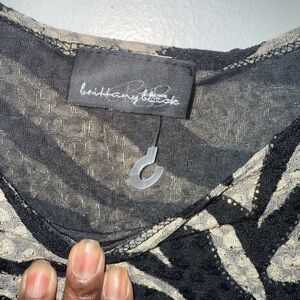 💚💚💚 Black and Cream Women's Top